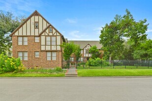 436 Westmoreland St in Houston, TX - Building Photo