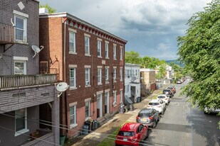 194-196 W Parmenter St Apartments