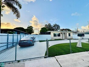 921 Fisherman St in Opa Locka, FL - Building Photo - Building Photo