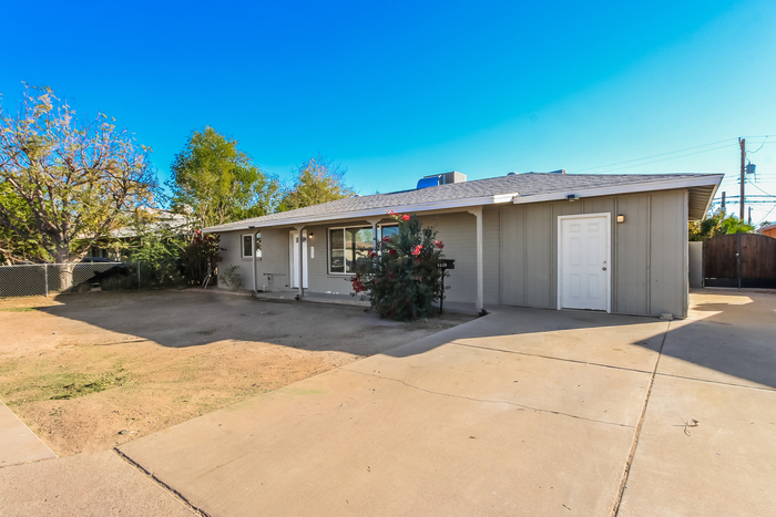 2103 W 1st St in Mesa, AZ - Building Photo