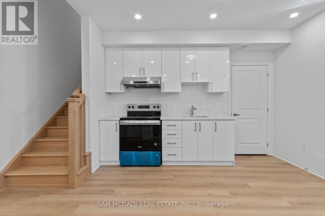 4 Timber Falls Dr in Brampton, ON - Building Photo - Building Photo