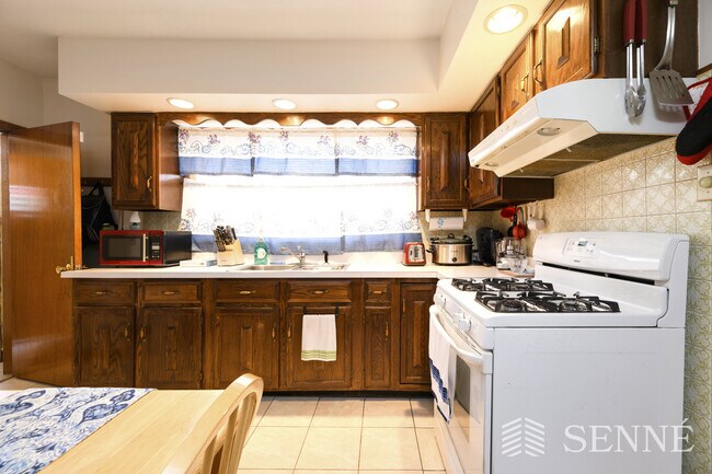 49 Concord Ave, Unit 1 in Somerville, MA - Building Photo - Building Photo
