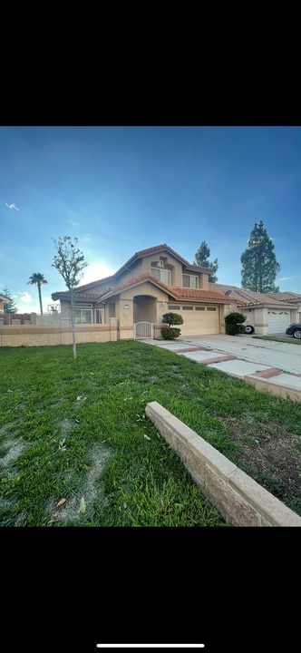 10966 Larkspur Way in Yucaipa, CA - Building Photo