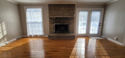 590 Dunbar Cave Rd in Clarksville, TN - Building Photo - Building Photo