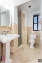 East 18th Street, Unit 5D in New York, NY - Foto de edificio - Building Photo