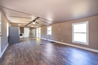 101 Caroline Ave in Lady Lake, FL - Building Photo - Building Photo