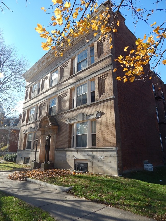 The Pasadena in Davenport, IA - Foto de edificio - Building Photo