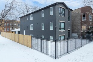 3822 Huron St in Chicago, IL - Building Photo