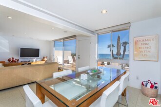 22548 Pacific Coast Hwy in Malibu, CA - Building Photo - Building Photo