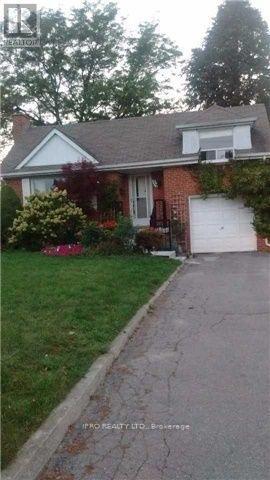 302 Dixon Blvd in Newmarket, ON - Building Photo