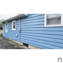 20113 Huron River Dr in Rockwood, MI - Building Photo - Building Photo