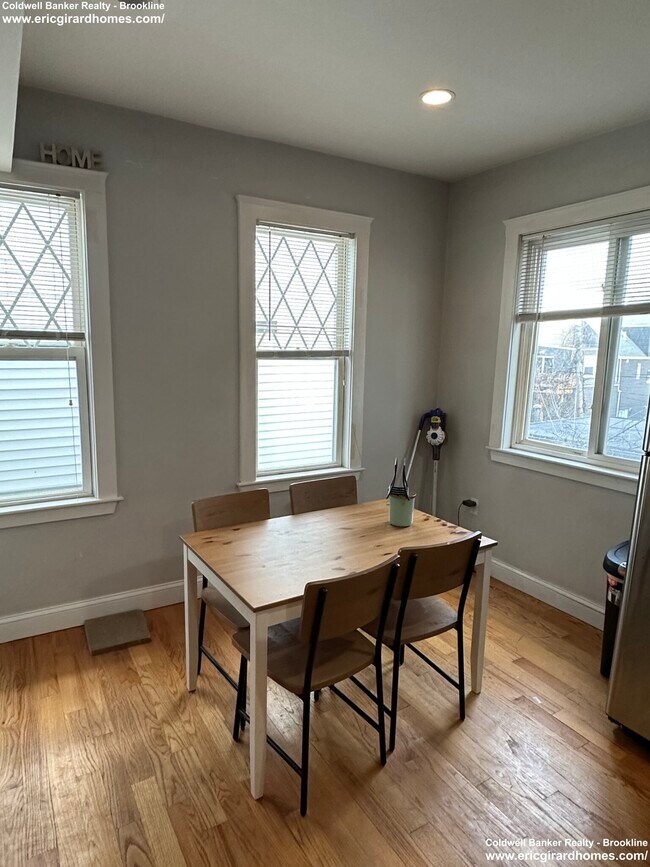 194 Marion St in Boston, MA - Building Photo - Building Photo