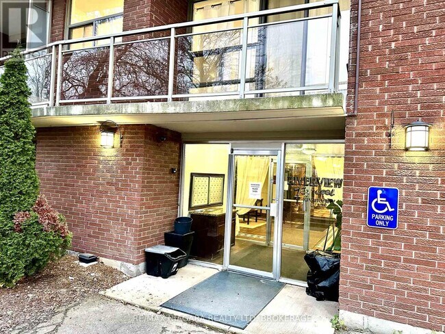 7 Riverview Blvd in St Catharines, ON - Building Photo - Building Photo