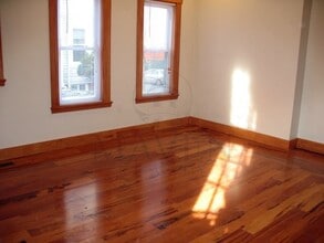 32 Holyoke Rd, Unit 1 in Somerville, MA - Foto de edificio - Building Photo