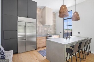 1008 Albion Ave NE, Unit CARRIAGE HOU in Atlanta, GA - Building Photo - Building Photo