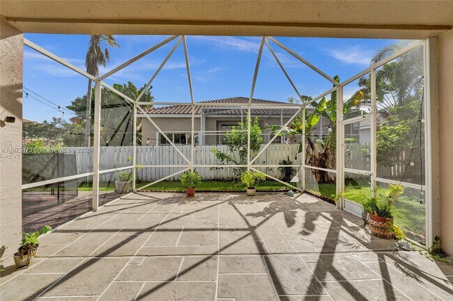 1379 NW 166th Ave in Pembroke Pines, FL - Building Photo - Building Photo