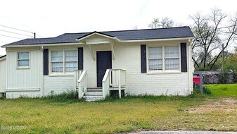 830 Lynhaven Ave in Macon, GA - Building Photo