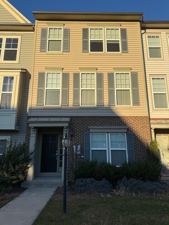 8414 Pine Bluff Rd in Frederick, MD - Building Photo