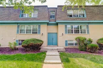 9220 E Girard Ave, Unit 12 in Denver, CO - Foto de edificio - Building Photo