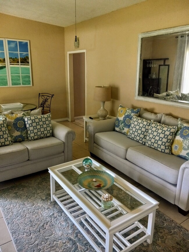 4220 37th Ave N in St. Petersburg, FL - Building Photo - Building Photo