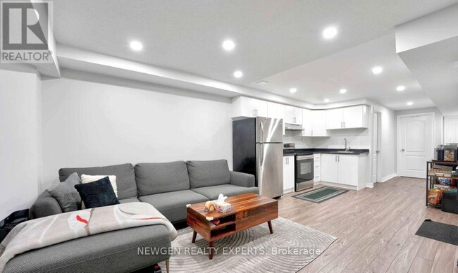 68 Root Crescent in Ajax, ON - Building Photo - Building Photo