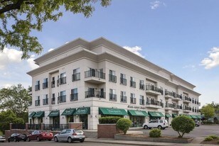 Fern Hill Place in Minneapolis, MN - Building Photo