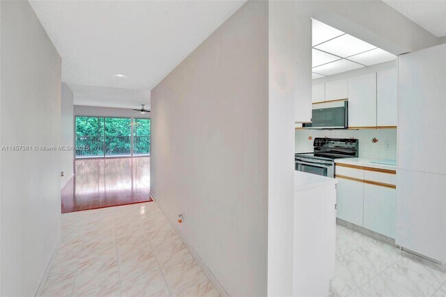 1200 SW 125th Ave in Pembroke Pines, FL - Building Photo - Building Photo