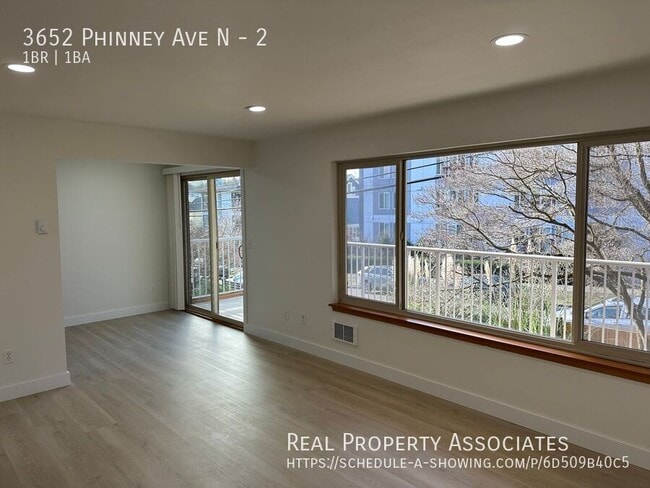 3652 Phinney Ave N