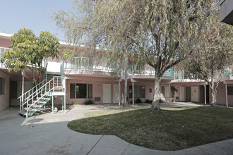 Bellflower Boulevard Apartments in Downey, CA - Building Photo - Building Photo