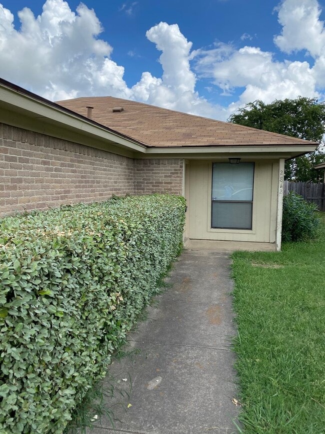 property at 2812 Ridgecrest Dr