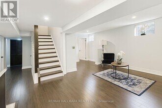 92 Weldrick Rd E in Richmond Hill, ON - Building Photo - Building Photo