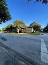 6015 E University Blvd in Dallas, TX - Foto de edificio - Building Photo