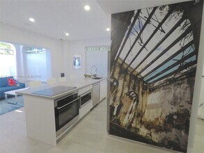 1127 Euclid Ave in Miami Beach, FL - Building Photo - Building Photo