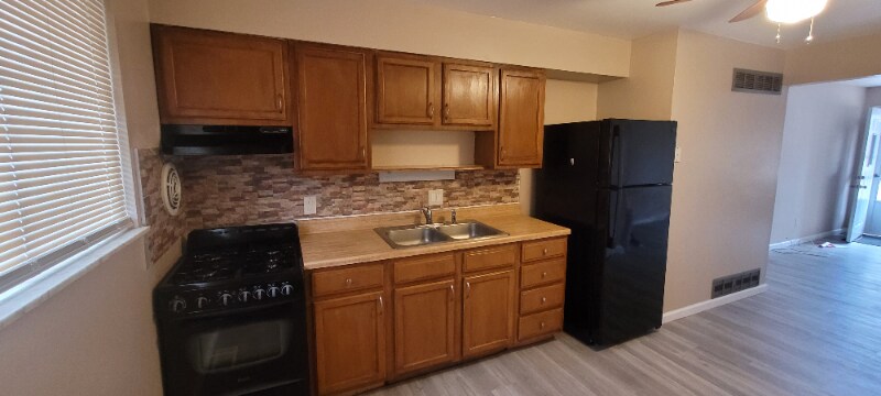 10118 Douglas Ct in St. Ann, MO - Building Photo