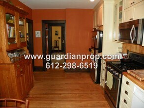 983 Edmund Ave W in St. Paul, MN - Building Photo - Building Photo