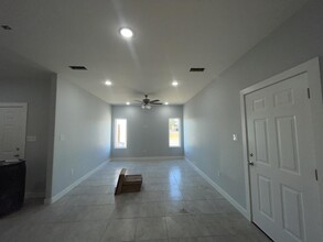 419 W San Jose St in Laredo, TX - Building Photo - Building Photo