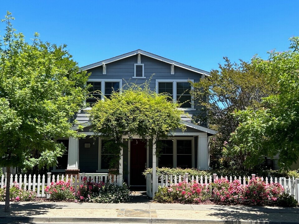 6740 Yount St in Yountville, CA - Building Photo