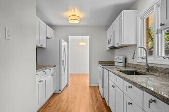 2500 Green Bay Rd, Unit 2502 in Highland Park, IL - Building Photo - Building Photo