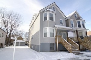 8214 S Marquette Ave in Chicago, IL - Building Photo