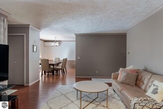 3814 Maid Marian Ln in Traverse City, MI - Building Photo - Building Photo