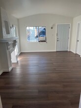 2749 Orchard Pl, Unit C in South Gate, CA - Foto de edificio - Building Photo