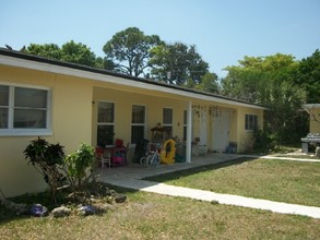 4920 York St in Cape Coral, FL - Foto de edificio - Building Photo