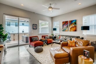 8507 Honeysuckle Trail in Austin, TX - Building Photo - Building Photo