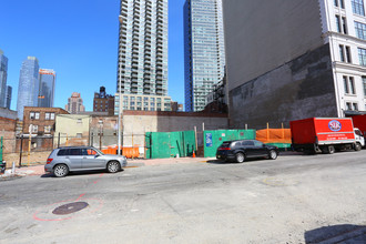 511-525 W 36th St in New York, NY - Building Photo - Building Photo