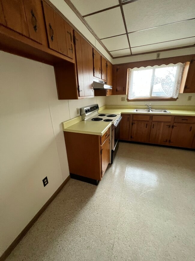 330 W Catherine St, Unit 2 in Somerset, PA - Foto de edificio - Building Photo