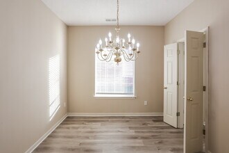 1129 Red Fern Cir E in Cordova, TN - Foto de edificio - Building Photo