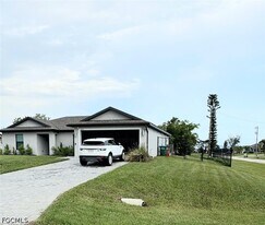 1926 NW 15th St in Cape Coral, FL - Building Photo