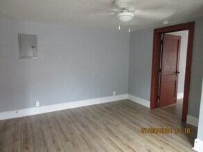 919 W 8th St, Unit A in Anderson, IN - Building Photo - Building Photo