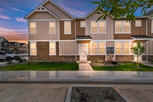 10717 W Brownstone Ln in Boise, ID - Building Photo