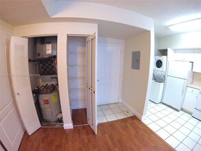 5085 NW 7th St, Unit 511 in Miami, FL - Building Photo - Building Photo